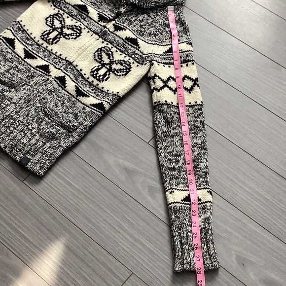 ARITZIA TNA~Sea To Ski Sweater (New Condition) - Picture 9 of 10